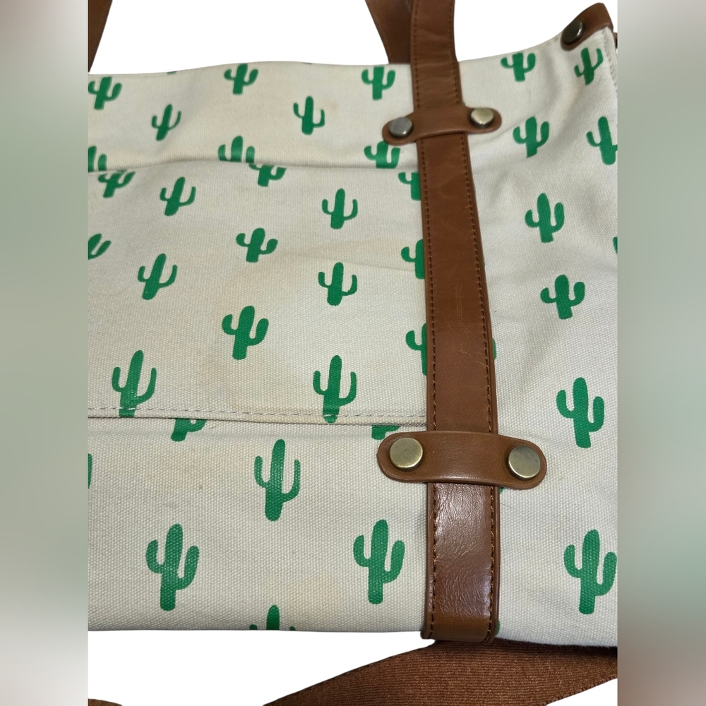 ModCloth Camp Director Tote in Cactus With Shoulder Strap - Picture 4 of 8